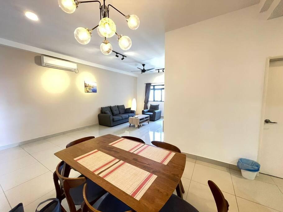 Meridin Medini By Wp Homestay ヌサジャヤ エクステリア 写真