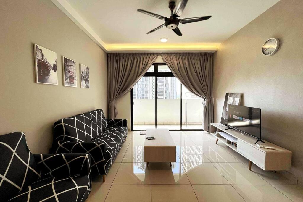 Meridin Medini By Wp Homestay ヌサジャヤ エクステリア 写真